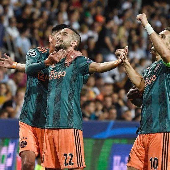 并出现了一 并出现了一